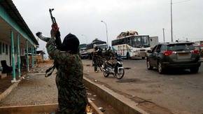 Soldados amotinados cortan calles y disparan al aire en Costa de Marfil