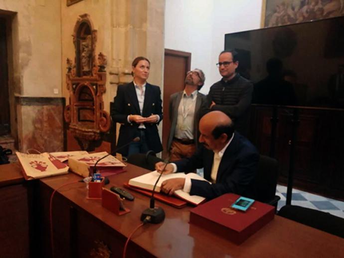 La Catedral de Sevilla recibió la visita de una delegación de los Emiratos Árabes a través de la Consejería de Cultura