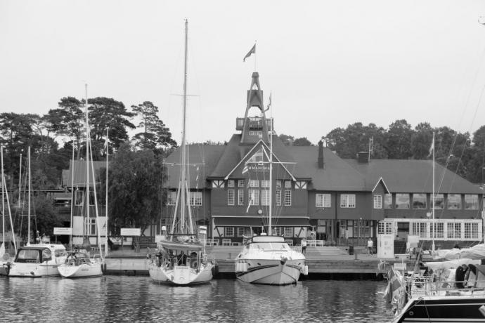 Los suecos tienen cerca de un millón de barcos en las costas, archipiélagos y en las proximidades de los  lagos de Suecia...