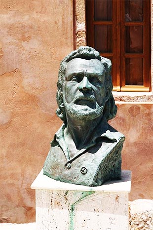 Yannis Ritsos, da vida poética al personaje griego en el libro 'Perséfone'