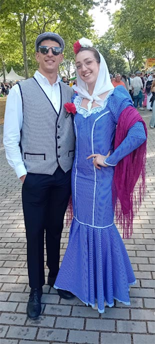 Fiestas De San Isidro. Madrileños y latinoamericanos -madrileños del futuro inmediato- visitantes en la Pradera del Santo