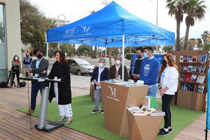 Una biblioteca itinerante de la Diputación recorrerá la provincia para fomentar la lectura entre los mayores