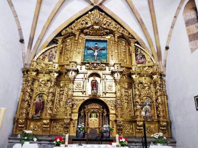 La localidad cántabra de Casar de Periedo, cuna de artesanos de la madera.