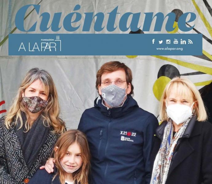 Portada de la revista de la Fundación A la Par de diciembre de 2021, con el alcalde Almeida junto a las presidentas de la entidad 