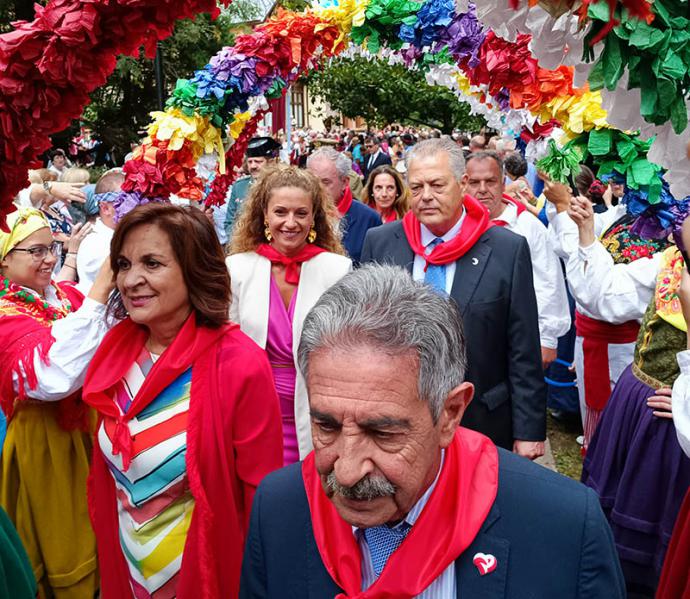 Cabezón de la Sal se inundó de folclore y tradiciones regionales en el Día de la Región