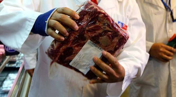 Brasil envía ministro a EEUU para negociar reapertura de venta de carne