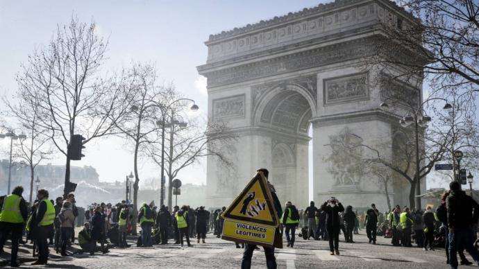 Choques y saqueos en nueva protesta de los 'chalecos amarillos' en París