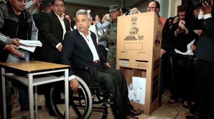 Lenin Moreno recibe las credenciales como presidente electo del Ecuador