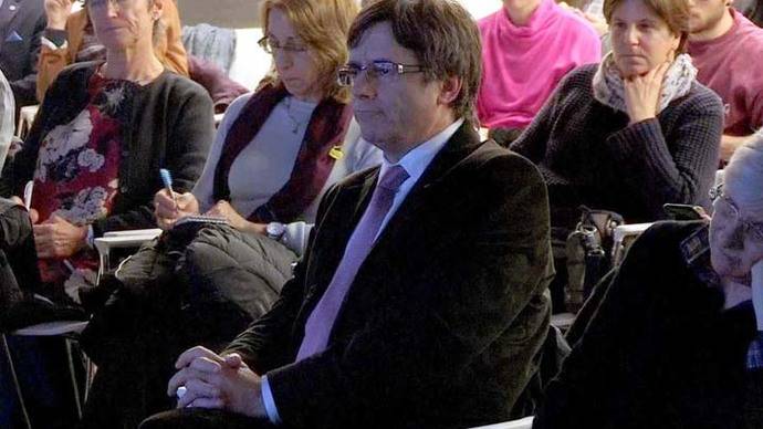 Puigdemont y sus consejeros preparan su estrategia electoral en Bruselas