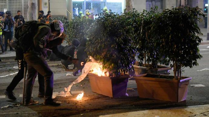 Gobierno y partidos convierten los disturbios tras la sentencia del procés en munición electoral para el 10N