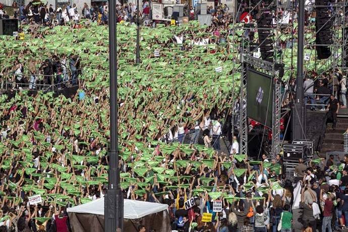 PACMA desborda la Puerta del Sol contra la tauromaquia