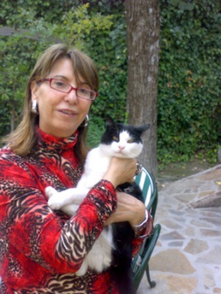 Juana Vázquez, Autora De La Novela “Cuando La Vida Huele A Lluvia”