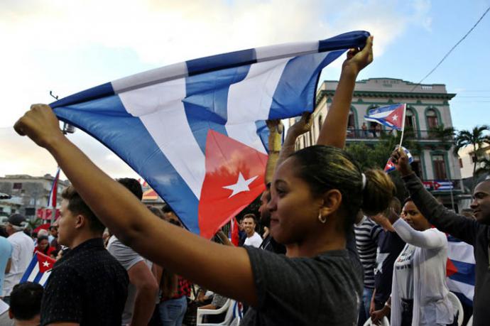 Decenas de personas participaron este lunes 16 de abril de 2018 en un acto para conmemorar el 57 aniversario de la proclamación del carácter socialista de la revolución cubana 