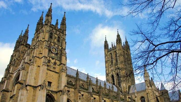 Encuentran restos de cinco antiguos arzobispos de Canterbury en Londres