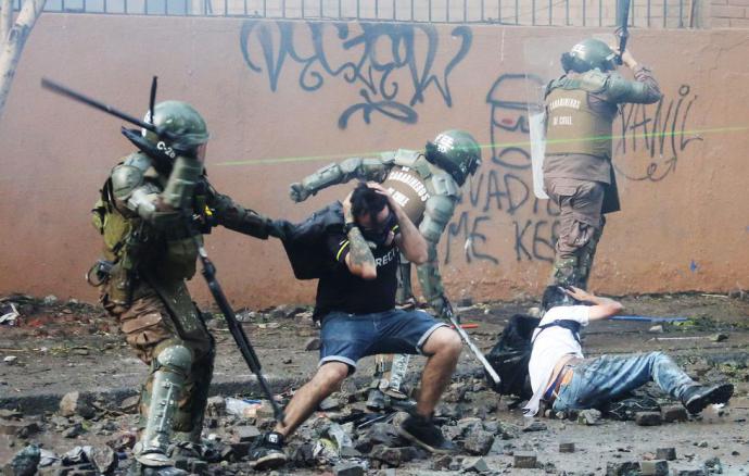 Protestas en Chile bajan intensidad tras dos meses pero el país sigue en descontento