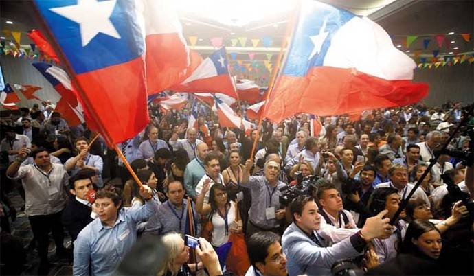 Partidarios de Piñera celebran su triunfo en las calles de Santiago