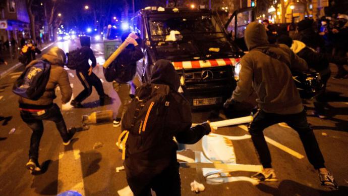 Más de cincuenta detenidos en los altercados de las protestas por Pablo Hasel en Catalunya y Madrid