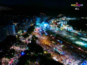 El Carnaval de Santa Cruz de Tenerife desborda sus previsiones con una Piñata multitudinaria el sábado y domigo