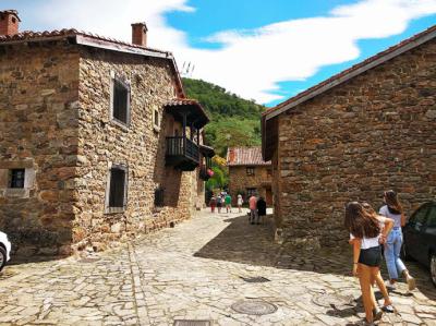 Barcena Mayor, uno de los “Pueblos más bonitos de España”