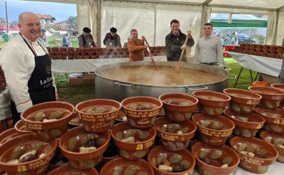 Se repàrtieron 2.000 raciones de cocido montañés
