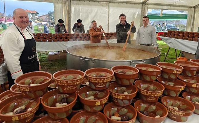 Se repàrtieron 2.000 raciones de cocido montañés