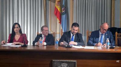 Ana Garrido, ganadora, y Manuel Laespada, mención de honor