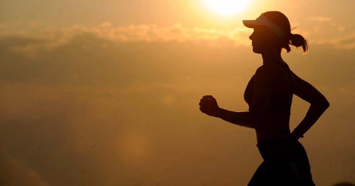 Zapatillas running Hombre: ropa e hidratación, los básicos del deporte