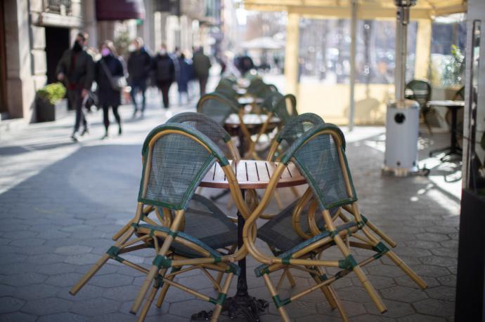 Una terraza de un bar cerrada. Foto: EFE. 