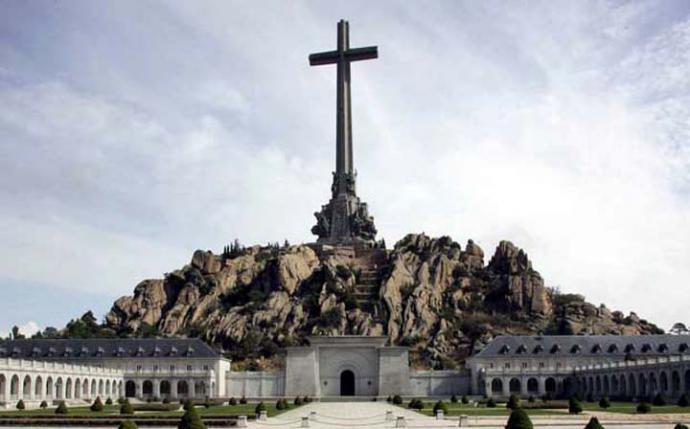 El Gobierno tiene ya el 'sustento jurídico' para sacar a Franco del Valle de los Caídos