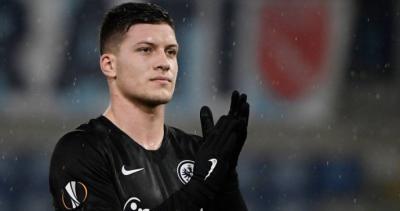 El joven serbio Luka Jovic, de tan solo 21 años, vistió la camiseta blanca del Real Madrid en el Santiago Bernabéu 