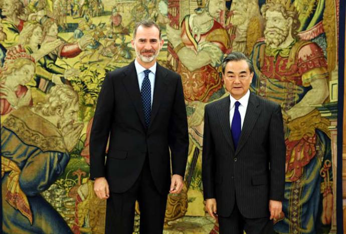 Wang Yi y Felipe VI