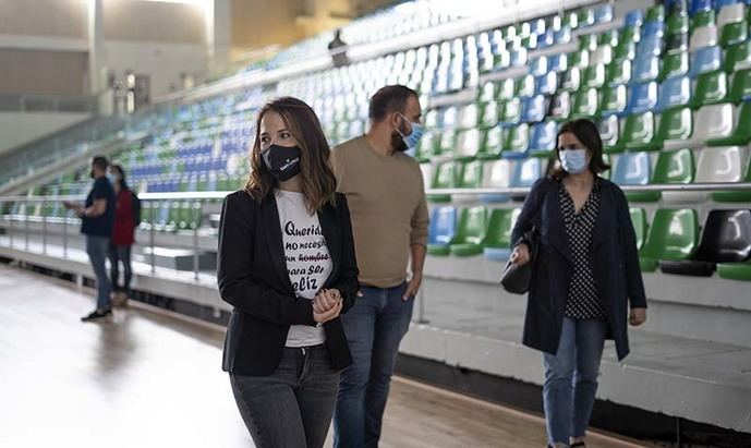 La Alcaldesa de Santa Cruz de Tenerife visita los recursos alojativos de emergencia para personas sin hogar