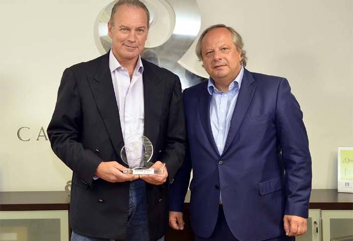 El cantante Bertín Osborne recibe el Premio a la Calidad Turística