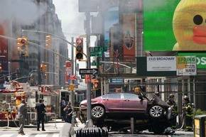 Un coche embiste peatones en Times Square y deja un muerto y 22 heridos