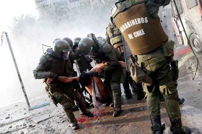 Muertos, gases tóxicos y jóvenes sin ojos: la cara más oscura de las protestas en Chile