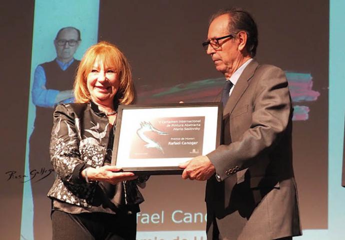 MARIO SASLOVSKY entrega el V Premio Internacional de Pintura Abstracta a Ricardo Gutiérrez Goñi y el Premio de Honor a Rafael Canogar