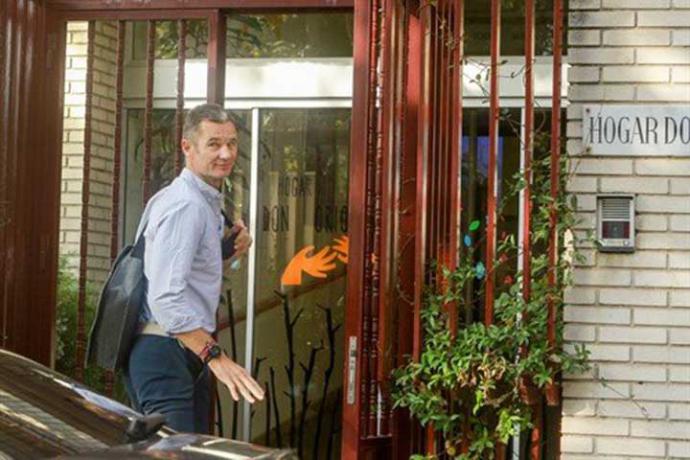 Urdangarin llega al hogar religioso de Pozuelo para realizar el voluntariado