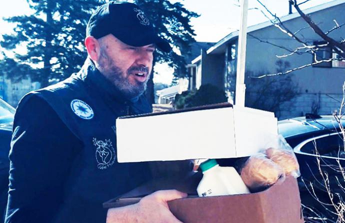 El chef Andrés Torres impulsa en Minneapolis una acción solidaria
