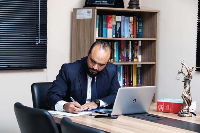 La defensa legal en casos de negligencia médica toma fuerza en España