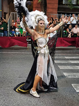 Moros y cristianos nunca se entendieron mejor que en su fiesta en Murcia
