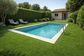 Pon a punto tu piscina este verano con el mejor césped artificial