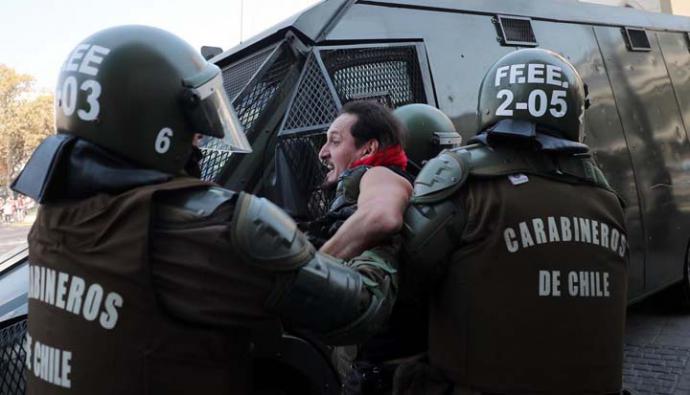 Chile: Más de 100 mil estudiantes marchan por el fin del lucro