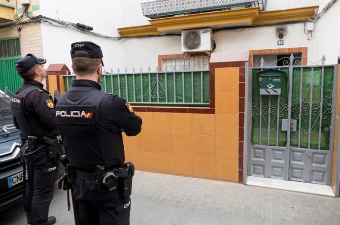 La casa en la calle Ortega y Gasset de la capital andaluza donde residía el presunto yihadista