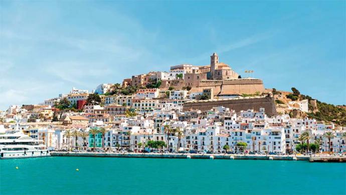 Islas Baleares con el mismo número total de turistas que en el 19, registró un 5% más de gastos por la masa de visitantes... 