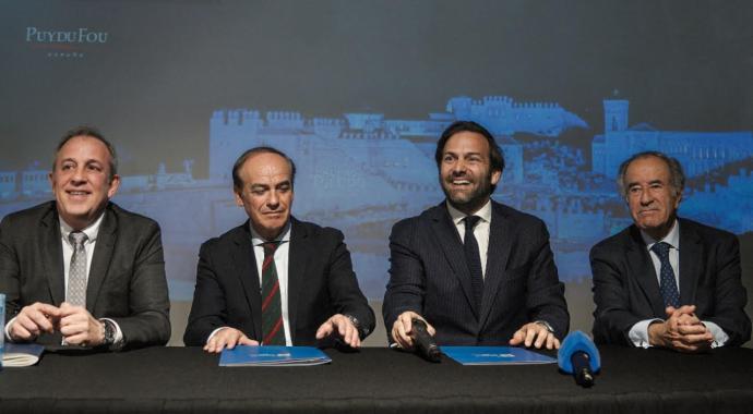 En la imagen, de izquierda a derecha, D. Juan Carlos González, director general de Ávoris; D. Vicente Fenollar, presidente de Ávoris; D. Erwan de la Villéon, consejero delegado de Puy du Fou España y D. Jesús Sainz, vicepresidente de Puy du Fou España.