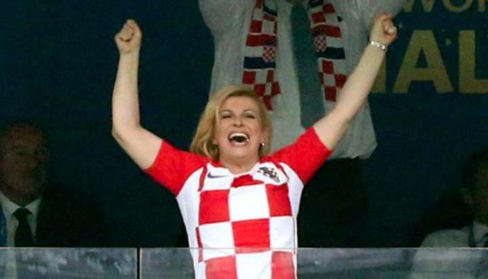Las imágenes de Kolinda Grabar-Kitarovic celebrando a su equipo de forma efusiva dieron la vuelta al mundo.