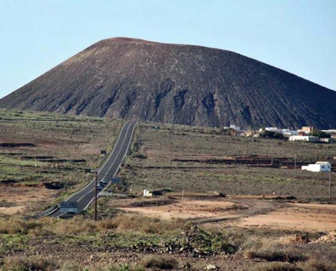 Montaña mágica de Tindaya en Fuerteventura 