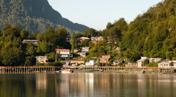 Conectividad marítima desde Magallanes potenció el comercio con Caleta Tortel