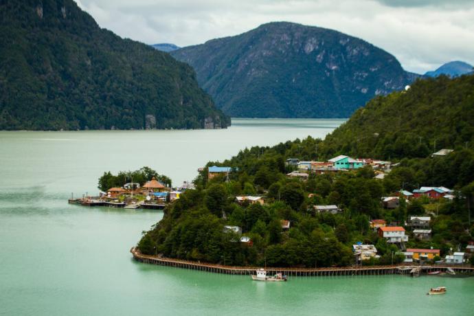 Conectividad marítima desde Magallanes potenció el comercio con Caleta Tortel