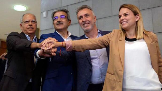 Casimiro Curbelo, Román Rodríguez, Ángel Víctor Torres y Noemí Santana, tras anunciarse el acuerdo de progreso en Canarias